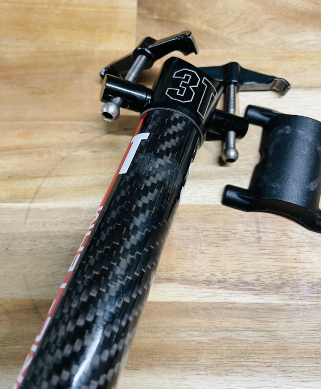 3T DORIC TEAMカーボンシートピラー 3T DORIC TEAMカーボンシートピラー