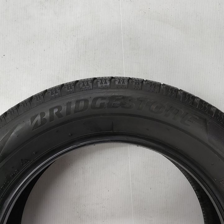 0 T 25021 スタッドレスタイヤ ブリヂストン BLIZZAK VRX 2 225 60 R 17 4本セット