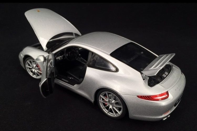 WELLY   ポルシェ911（991）カレラS Amazon | Welly 1/18 ミニカー 911 (991) カレラ S 2012