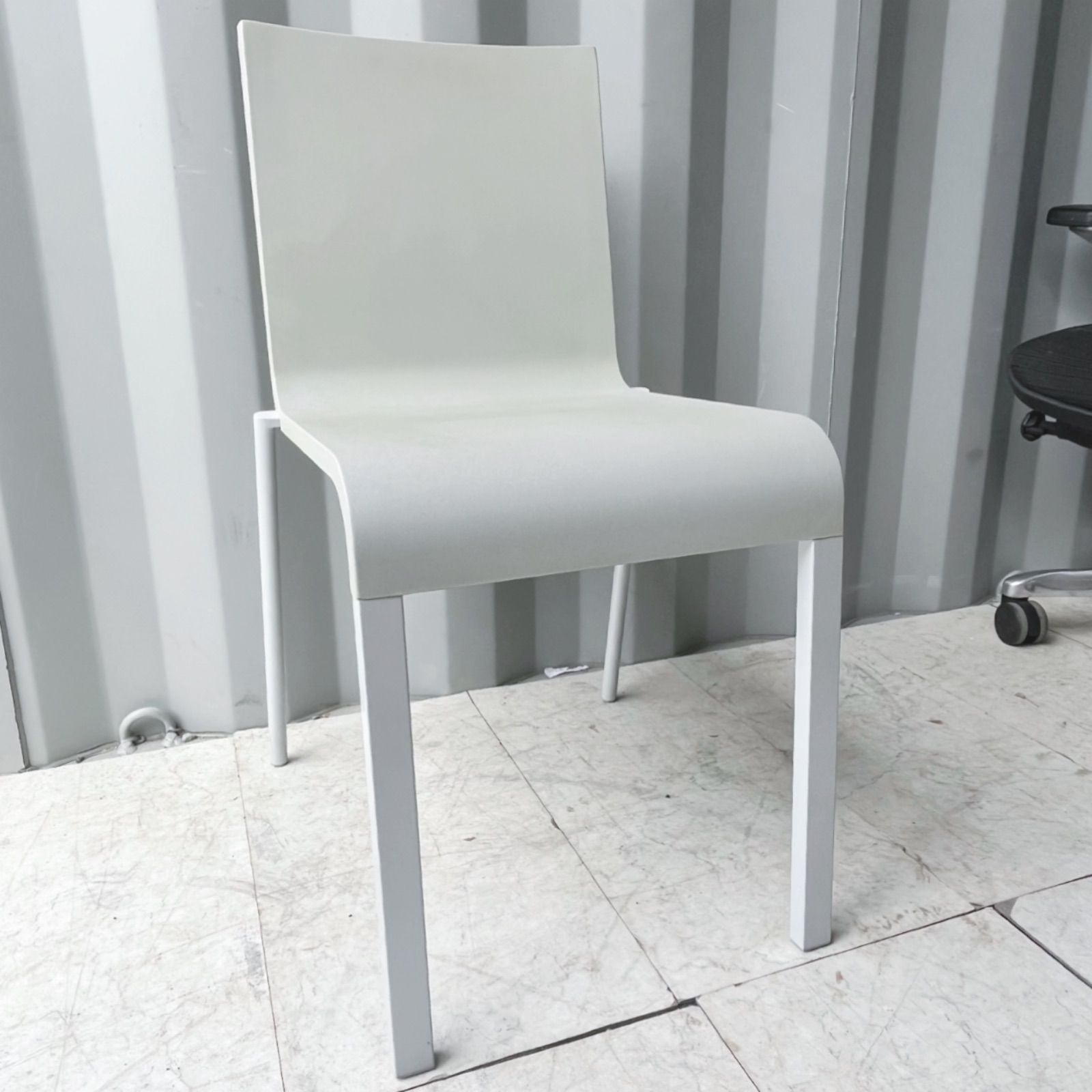 取付無料！ヴィトラ 03 マットグレー スタイリッシュモダンダイニングチェア✨ 取付無料！ヴィトラ 03 マットグレー スタイリッシュモダンダイニング