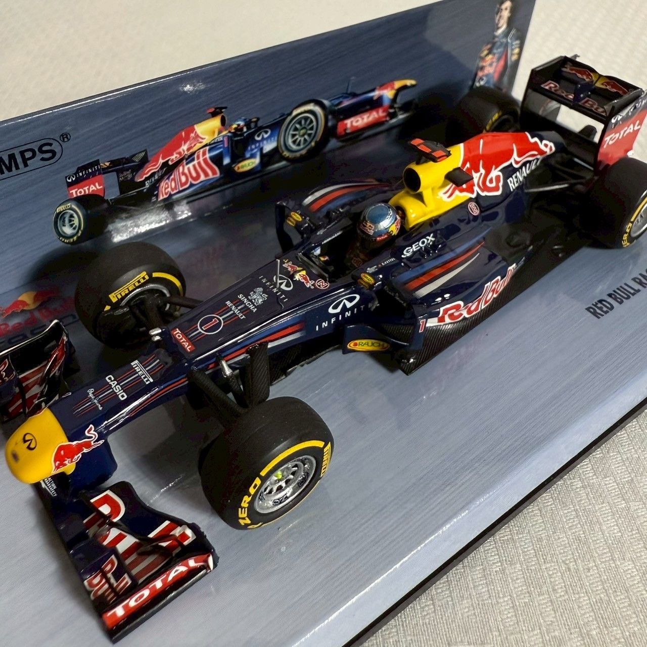 ミニチャンプス 1/18レッドブルレーシング RB7 セバスチャンベッテル Yahoo!オークション -「レッドブル rb7」(ミニチャンプス
