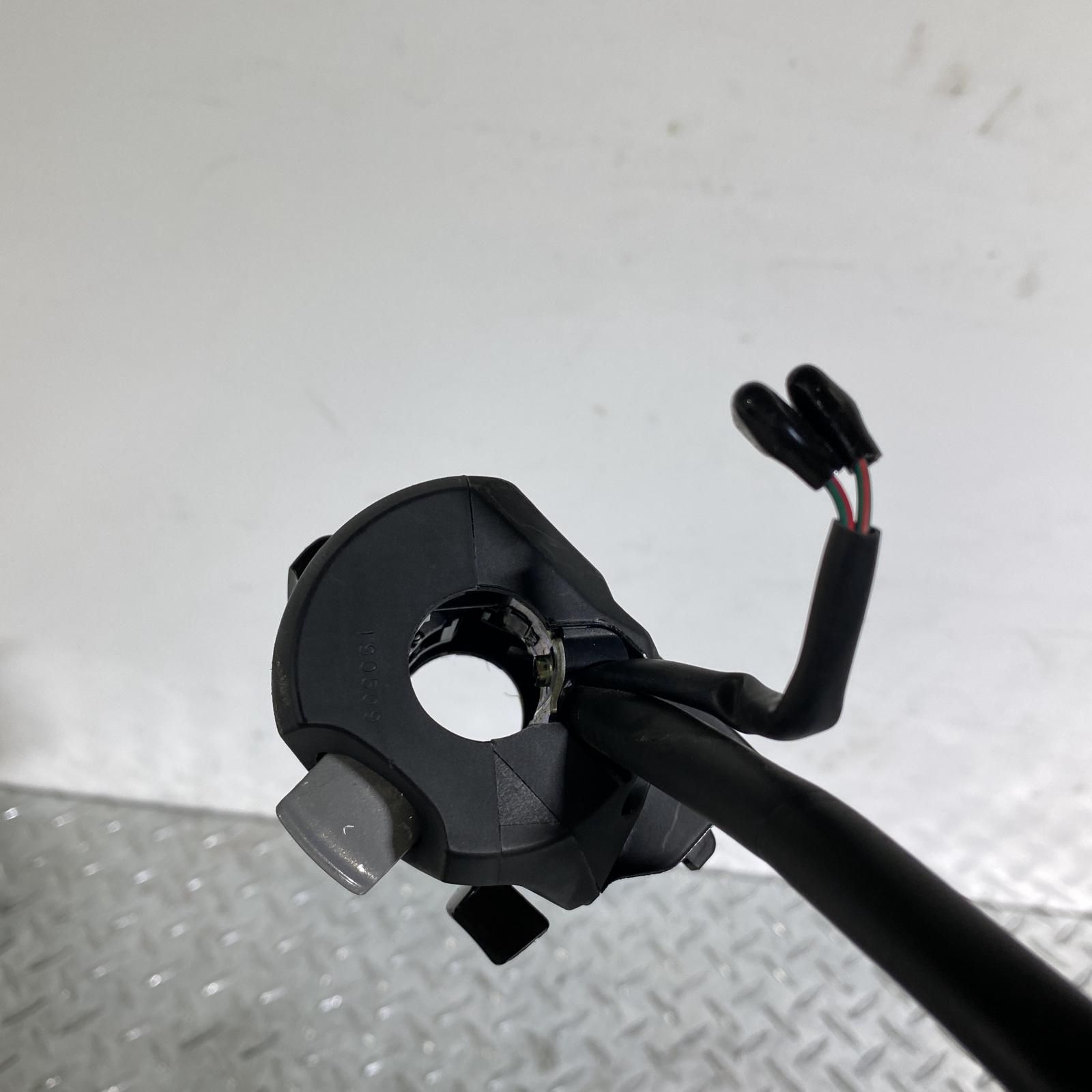 HONDA CB250R ハンドルスイッチボックス 左 ホンダ [M-250513-27] HONDA CB250R ハンドルスイッチボックス 左 ホンダ - メルカリ