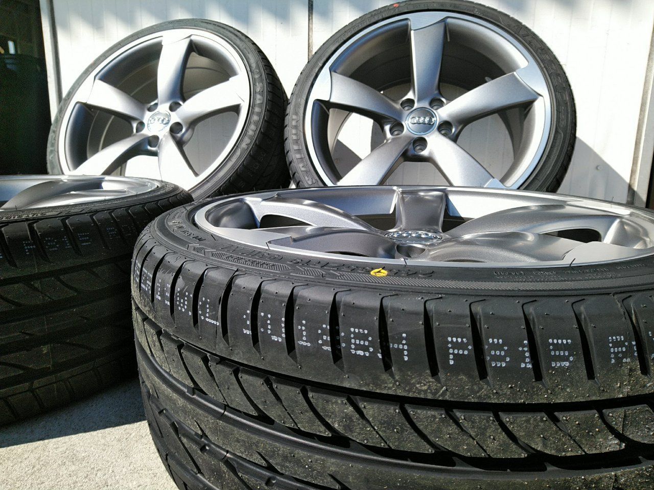 245|35R19