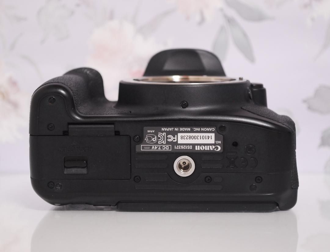 美品Canon eos Kiss X6i 一眼レフ カメラ 自撮り スマホ転送 Canon キヤノン デジタル一眼レフ EOS Kiss X6i レンズキット