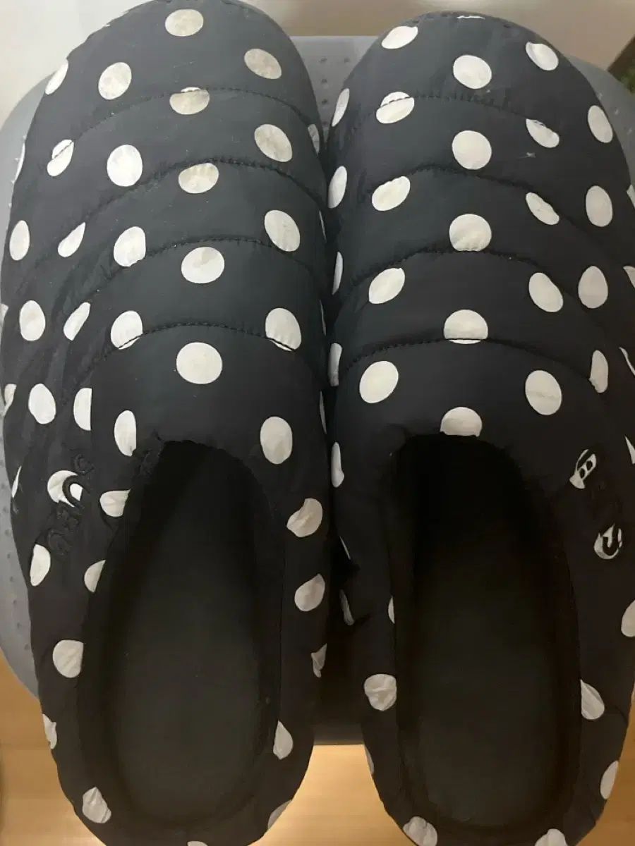 SUBU ドット柄スリッパ 黒/白 1月22日 『SUBÜ』 ドット柄が可愛い(๑・̑