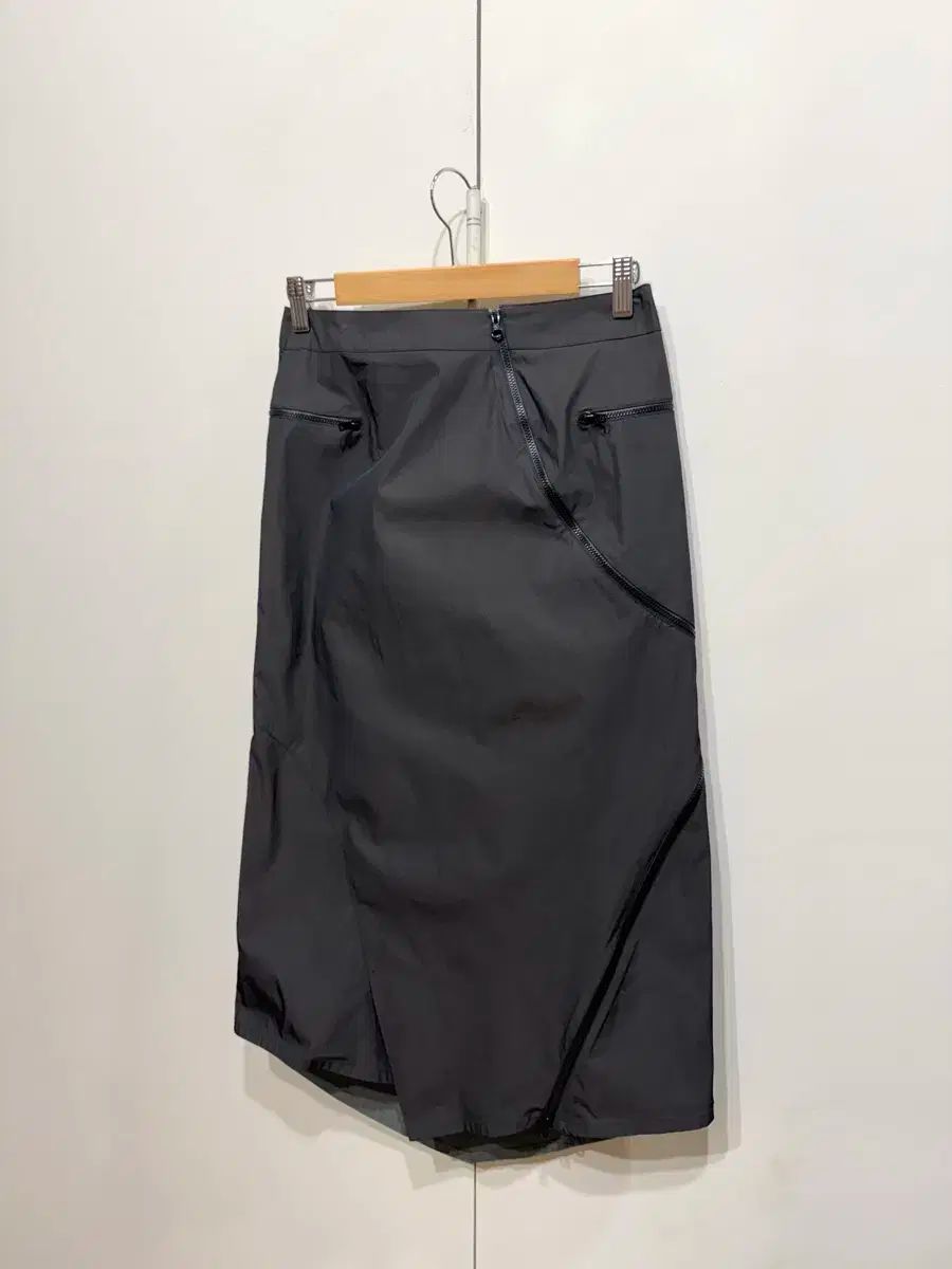 MIN ー KIMHO ミン キム ホ ジッパー ディテール スカート