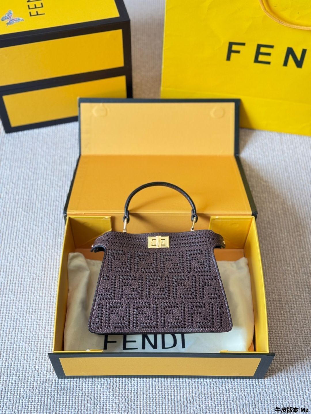 今日特価】FENDI フェンディ ホワイト Cuoio Romano レザー