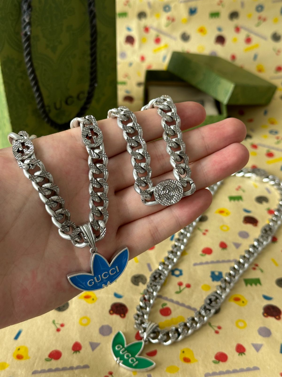 GUCCI アディダス ロゴ ネックレス 青い/グリーン 刻印あり 美品