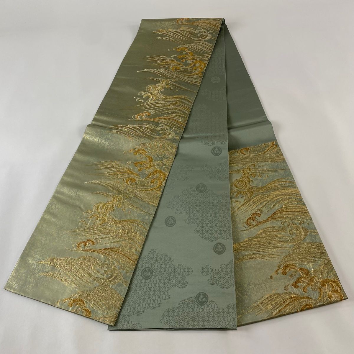 箔 暈し 袋帯 袋帯 秀品 落款 岩井友見 波頭 金銀糸 箔 薄緑 六通 正絹 【中古