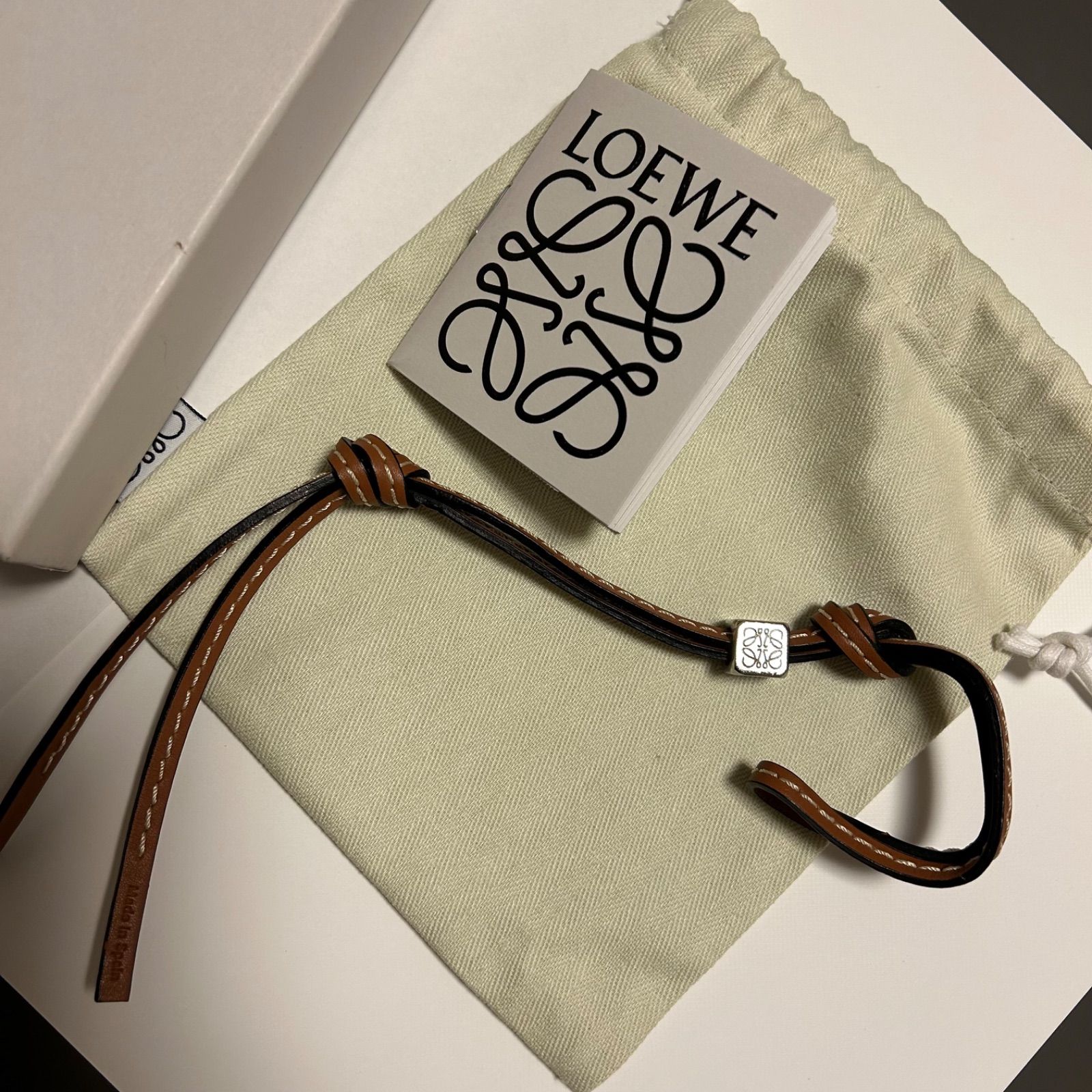 LOEWE【ロエベ】本革 パーソナライゼーションストラップ チャーム 箱 