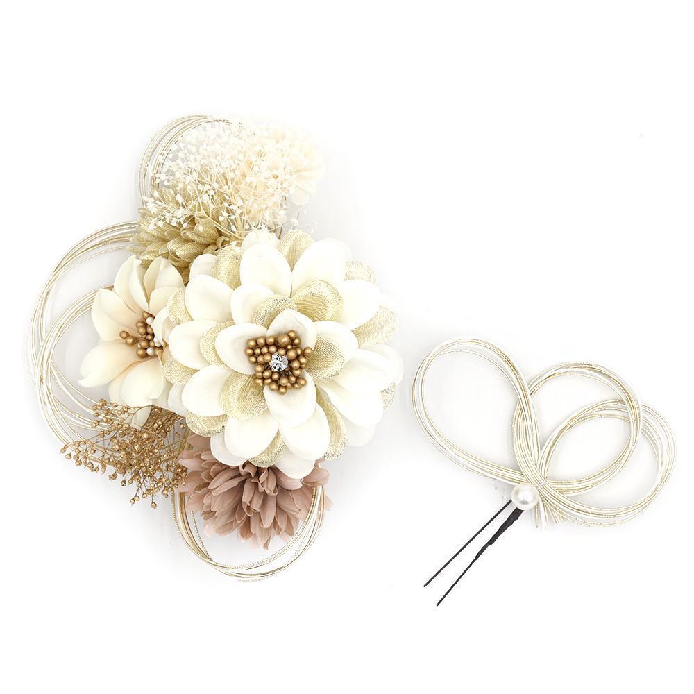 モクレンと柳の縁起良く 南天や若松を束ねた 和モダンなお正月飾り 御