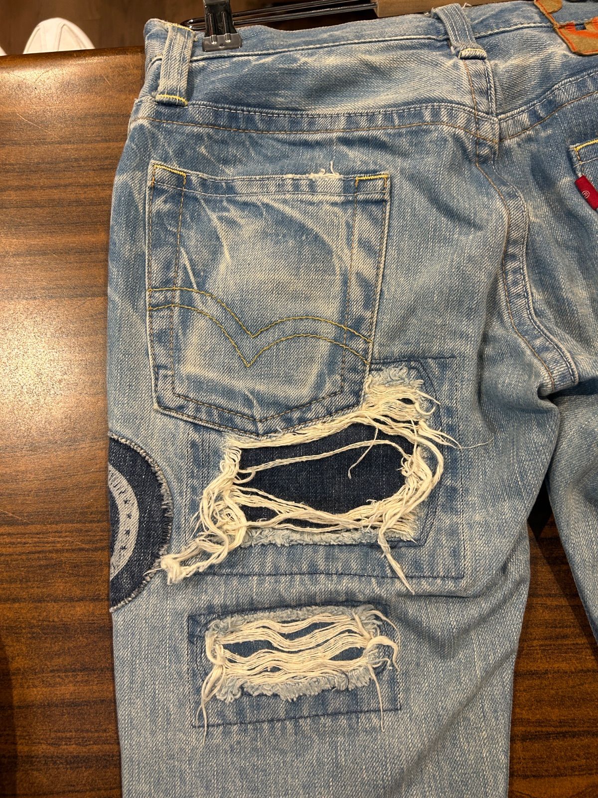 ダメージジーンズ