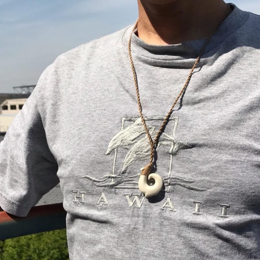 ボーンカービングラウンドフックネックレス・ホワイト・紐