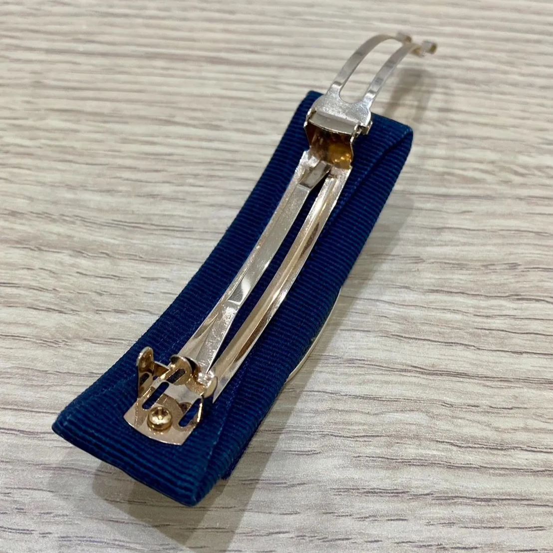 Ferragamo ネイビーゴールド　バレッタ Ferragamo フェラガモ バレッタ 髪留め ネイビー ゴールド金具