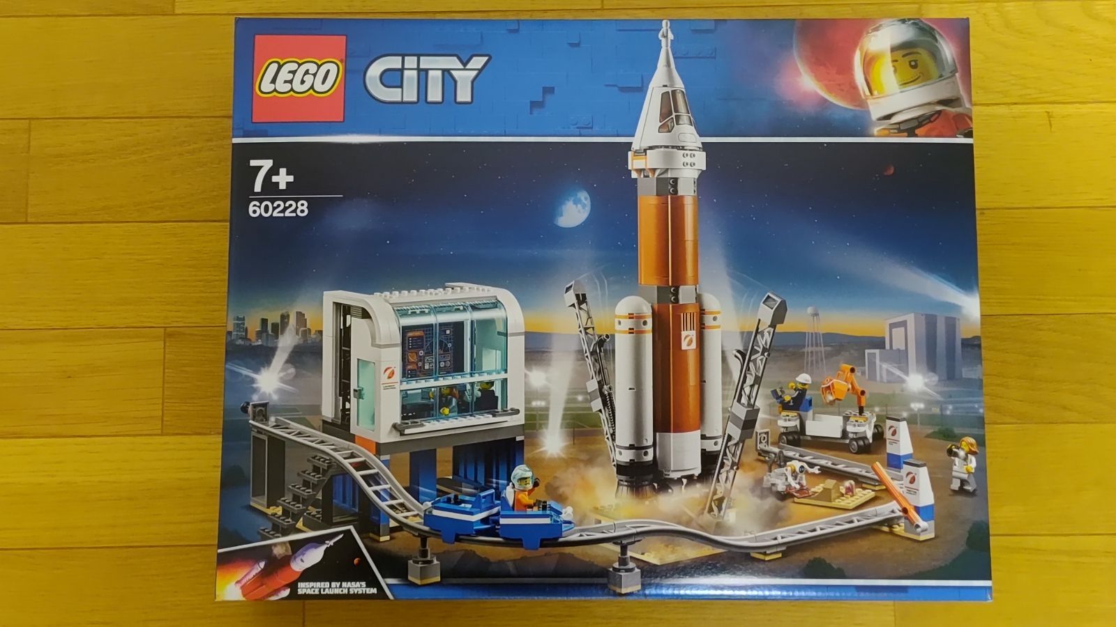 まもなく廃盤】レゴ LEGO 60228 シティ 超巨大ロケットと指令本部 