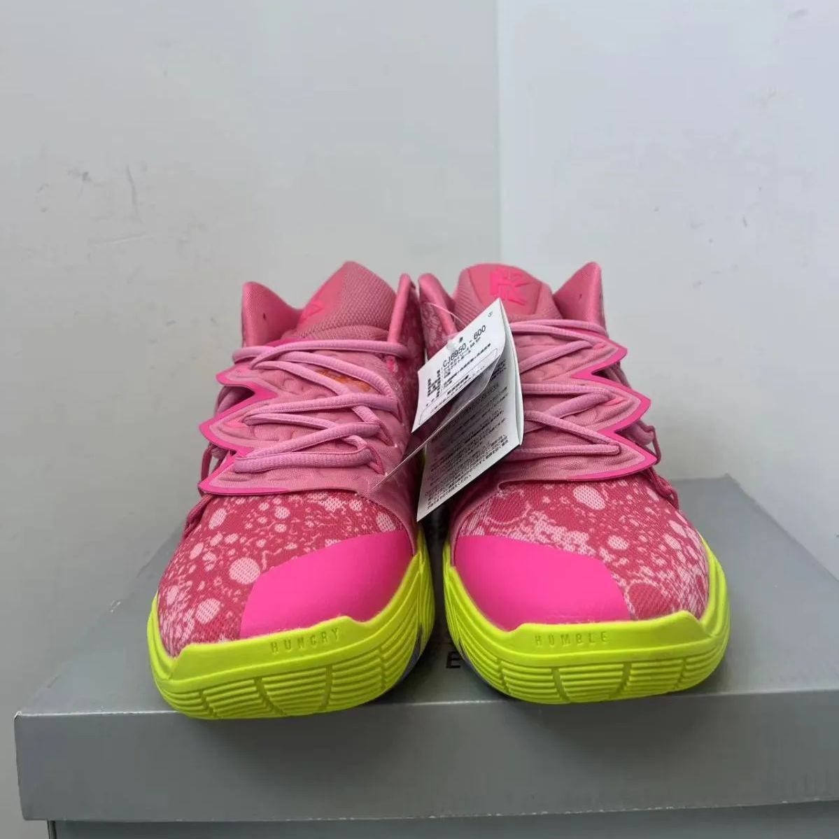 新品未使用 ナイキ SPONGEBOB SQUAREPANTS x Nike kyrie 5 BP スニーカー