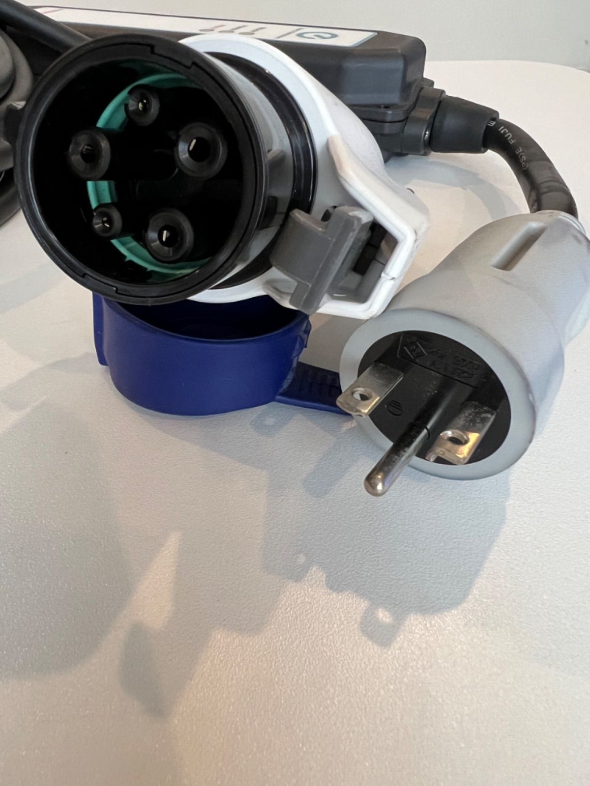 モデル6WX0A 純正 日産リーフ充電ケーブル - メルカリ