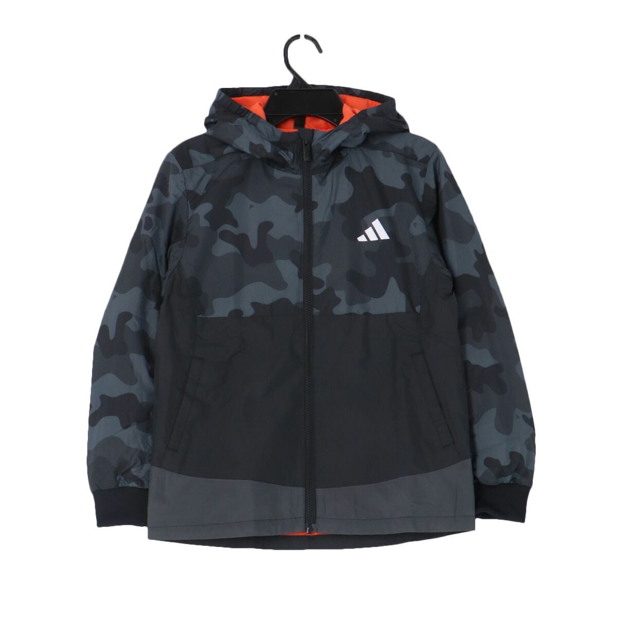 アディダス エッセンシャル ウインドブレーカー 上下 セットアップ ジュニア ブランド adidas フード付き フーディ 保温 リフレクター 黒 カモ柄 カモフラージュ 3ストライプス スリーストライプス P0392 上下セット 男 女の子 キッズ