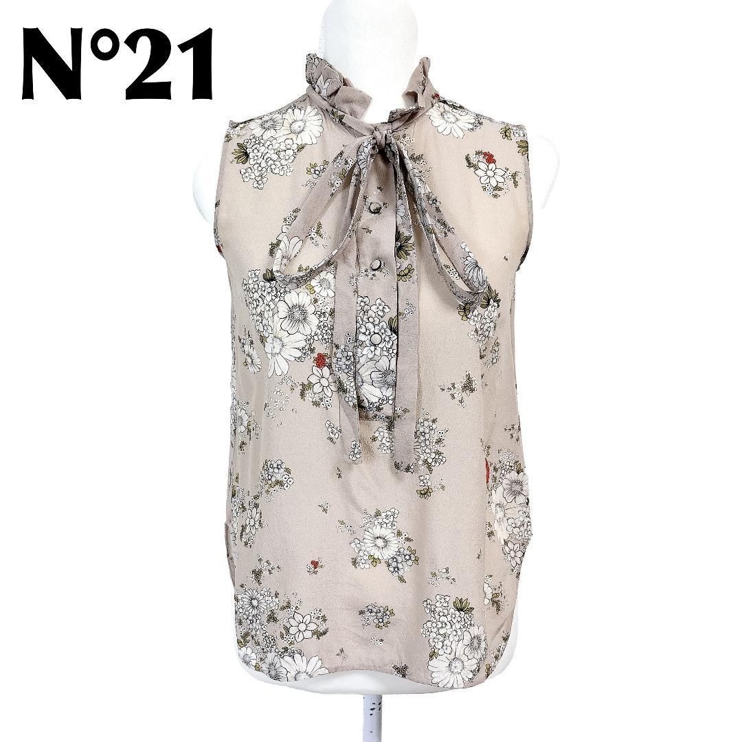 N°21 シルクノースリーブブラウス 胸元リボン 36 ベージュ 花柄
