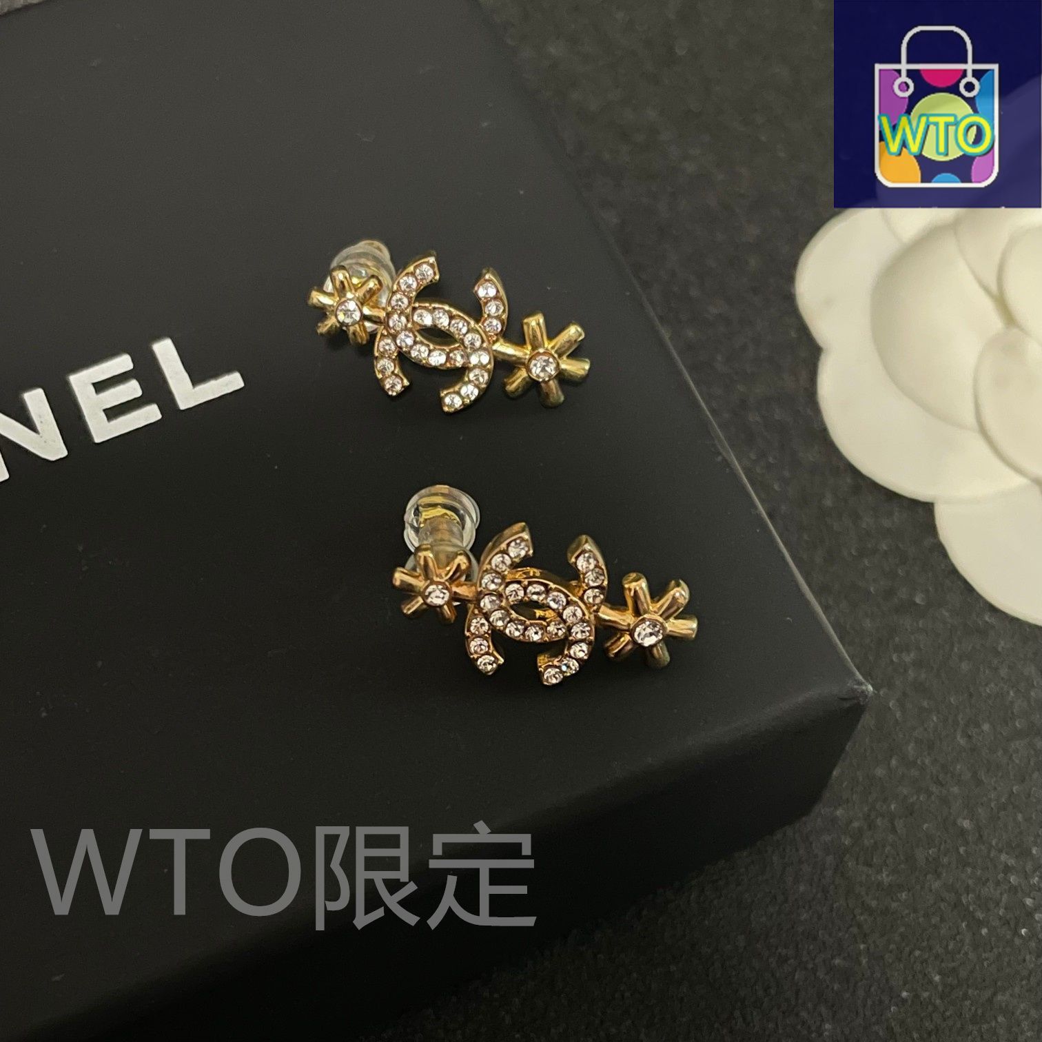 CHANEL ヴィンテージピアス CHANEL 2001年製 ラウンドCCマークスウィングピアス ゴールド