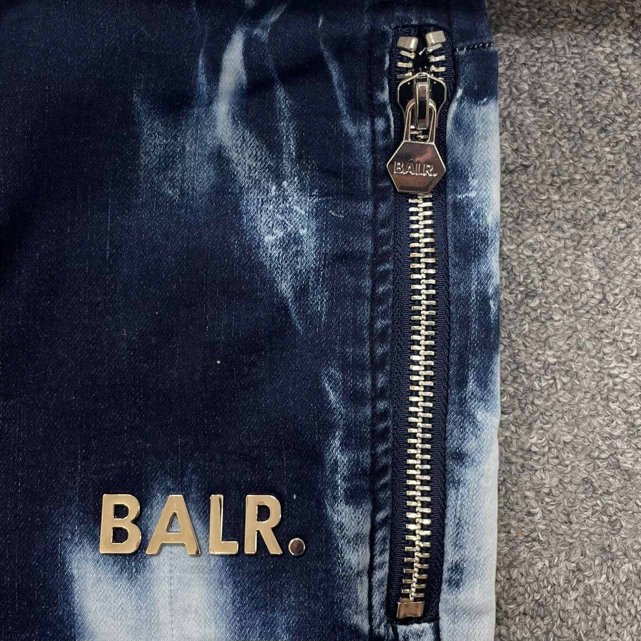 定価31900円 BALR. Q－SERIES SLIM CLASSIC SWEATPANTS ブリーチ デニム ジョガーパンツ スウェットパンツ  ボーラー B1411.1045 S 54006A - メルカリ