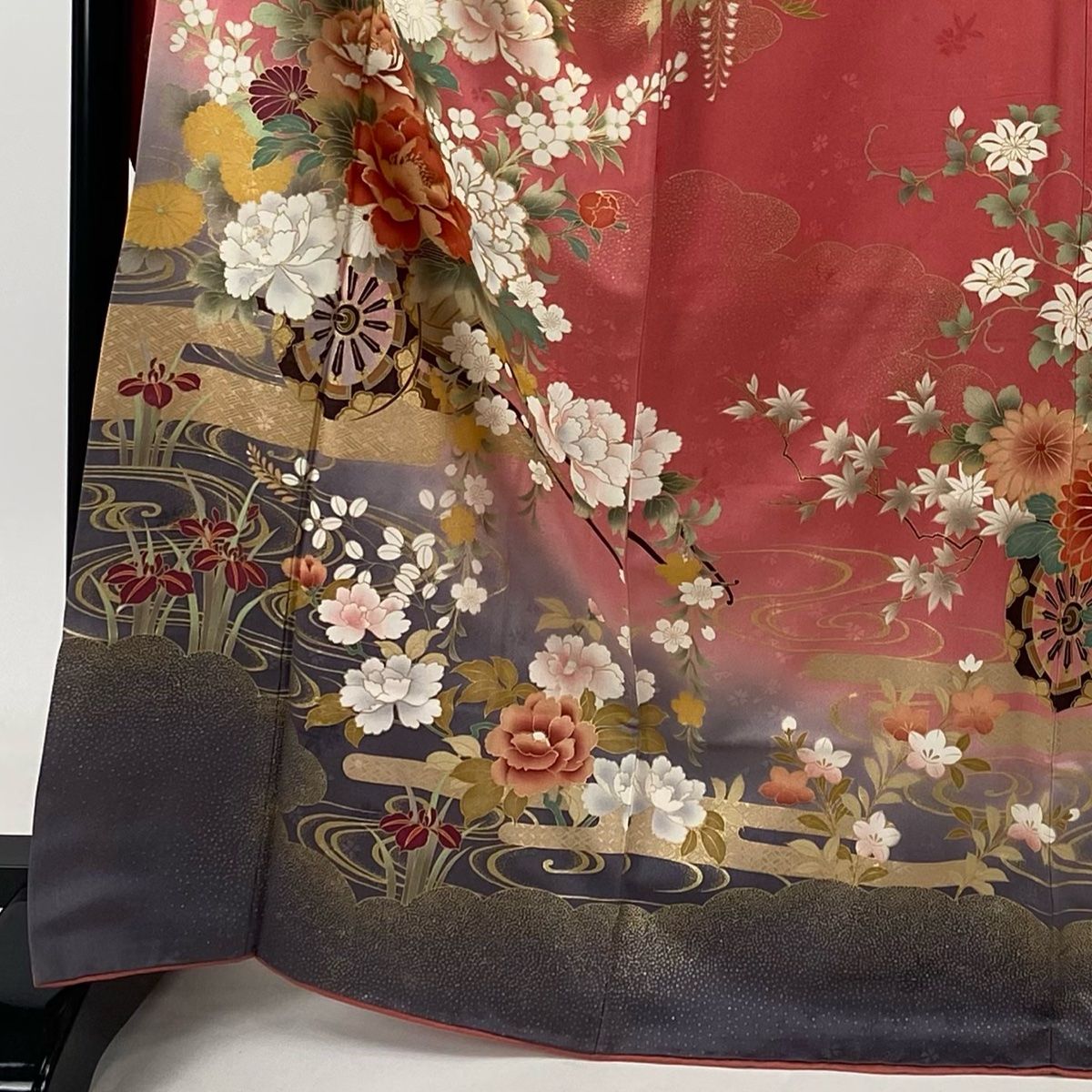 美品 小紋 薄いくすみピンク 葉文 金彩 身丈169.5cm 裄丈69cm