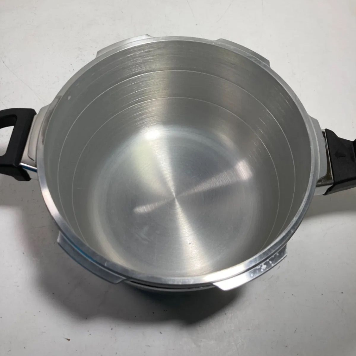 【未使用品】広島アルミニウム工業 無水圧力鍋 4L S-40 未使用品】広島アルミニウム工業 ムスイ 圧力鍋 4 0 調理本 付き
