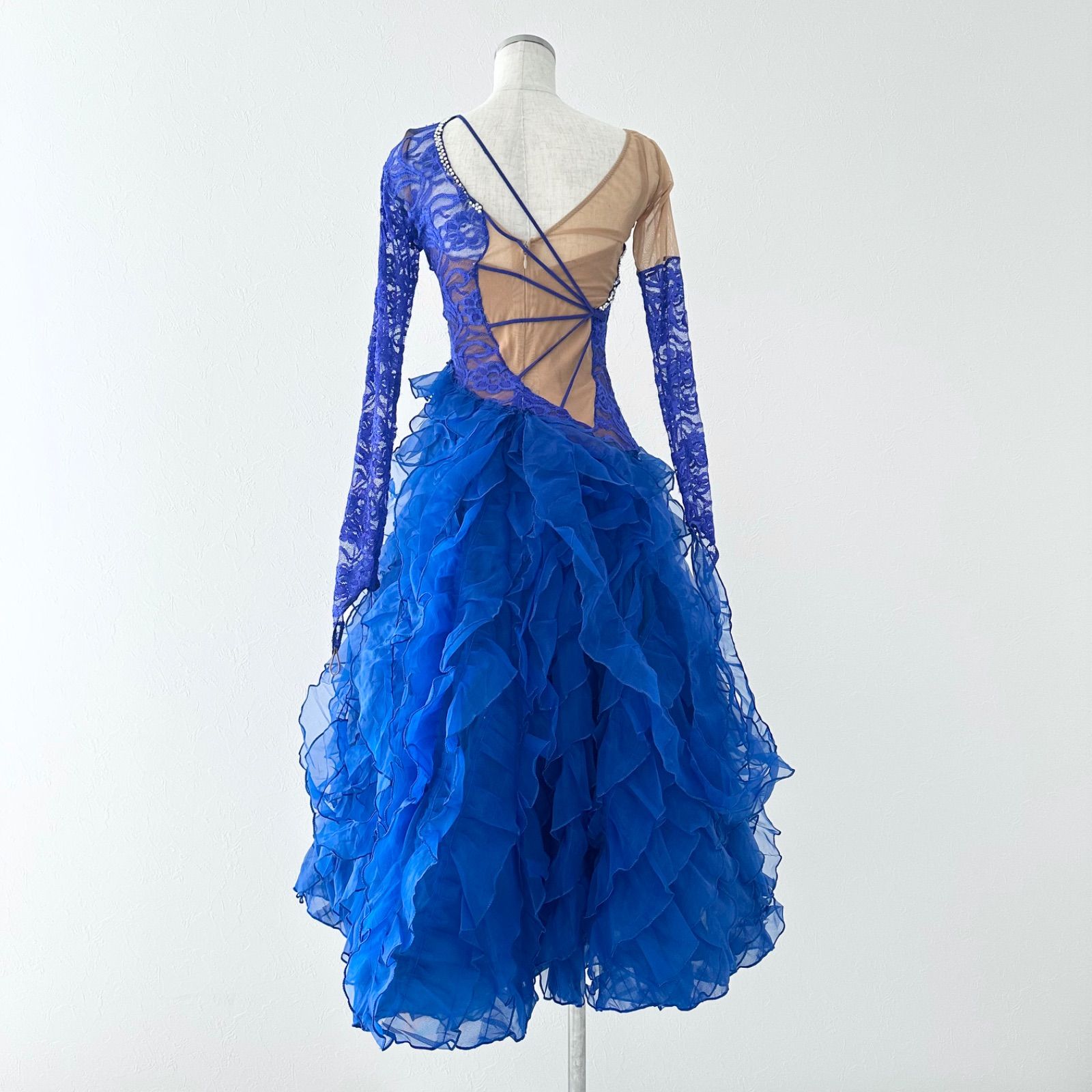 青いビジュー装飾ダンスドレス 青いビジュー装飾ダンスドレス 楽天市場】ダンス衣装 ライン