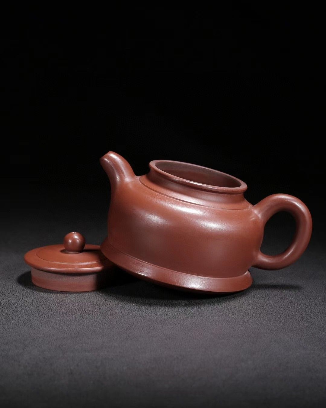 中国古玩 ・原鉱泥・宜興紫砂壺・紫砂手彫・周桂珍紋・茶壺・ 酒