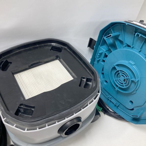 makita マキタ 集じん機 VC0830 粉じん 型 小型タンクタイプ 8L 100V 工具接続用 連動コンセント付 集塵機 ≡DT6726