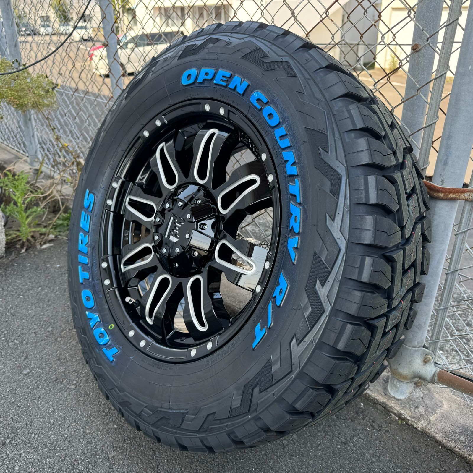 新品タイヤホイールセット プラド ハイラックス FJ H3 17インチ Balano TOYO OPENCOUNTYR RT 265/65RR17 265/70R17  285/70R17 - メルカリ