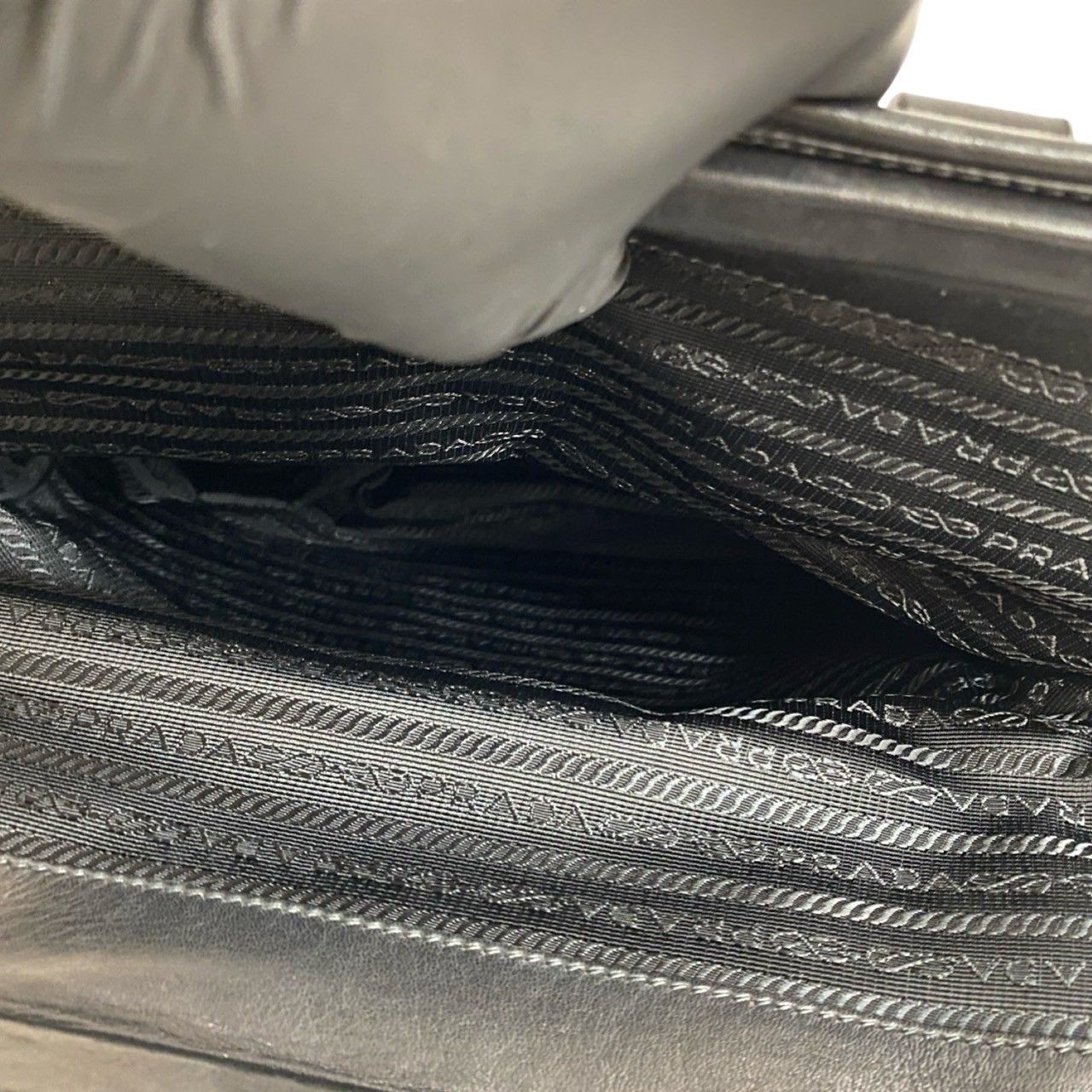 極 美品 希少品 PRADA プラダ ロゴ ゴールド 金具 レザー 本革 がま口