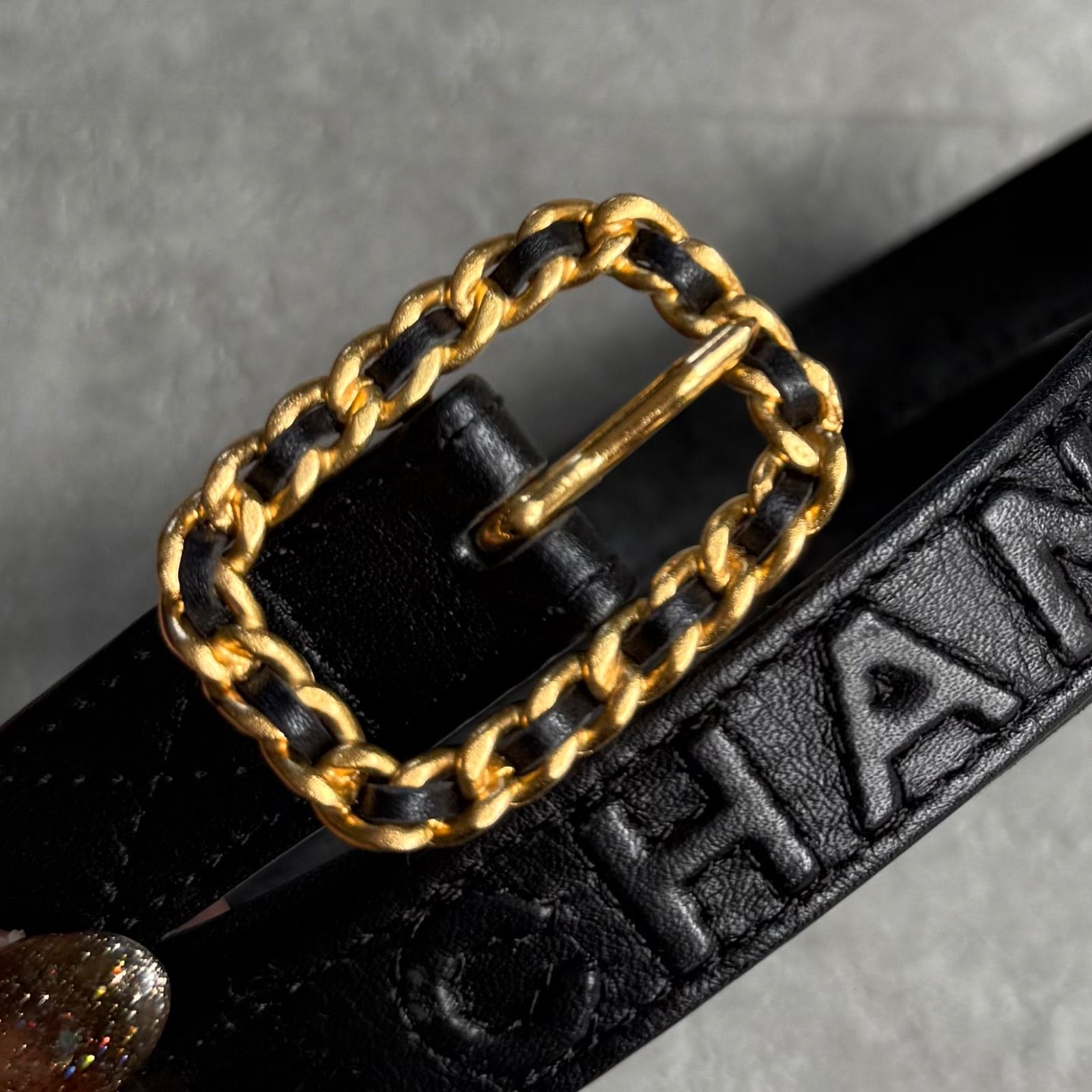 【美品】CHANEL マトラッセ　チェーンベルト　ゴールド　レディース　ロゴ 希少 CHANEL シャネル マトラッセ ロゴ チェーン レザーベルト