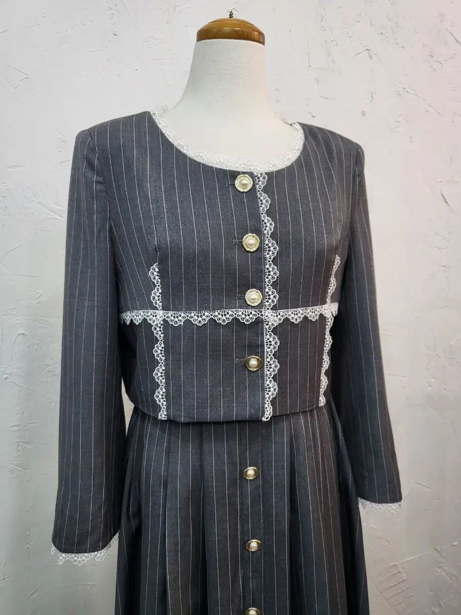 Catsストライプレースポイントスカートセットアップ