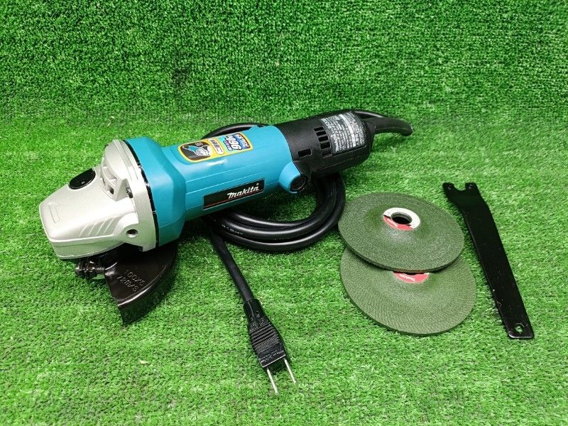 ◎マキタ ディスクグラインダ 高速型 100mm 9533B 使用感の少ない商品です