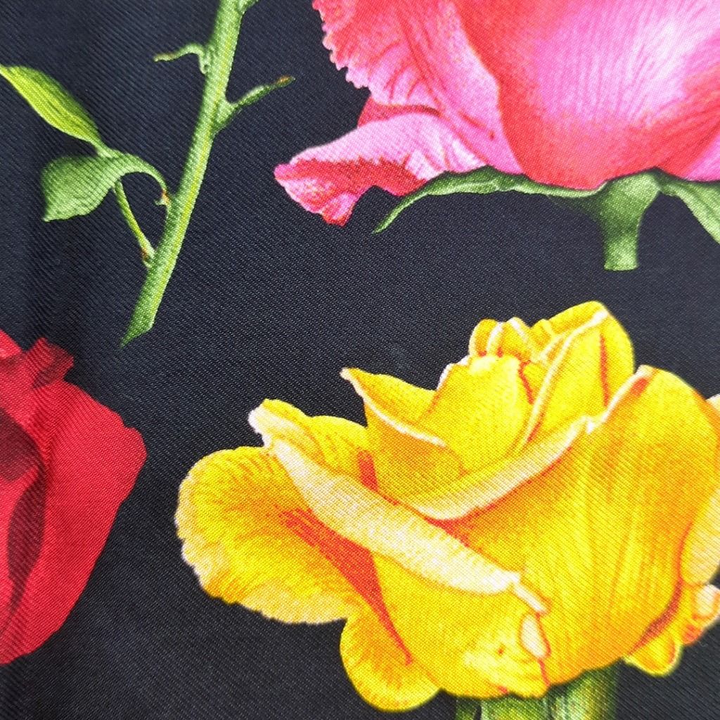 GUCCI グッチ 100% シルク スカーフ 花柄 バラ イタリア製
