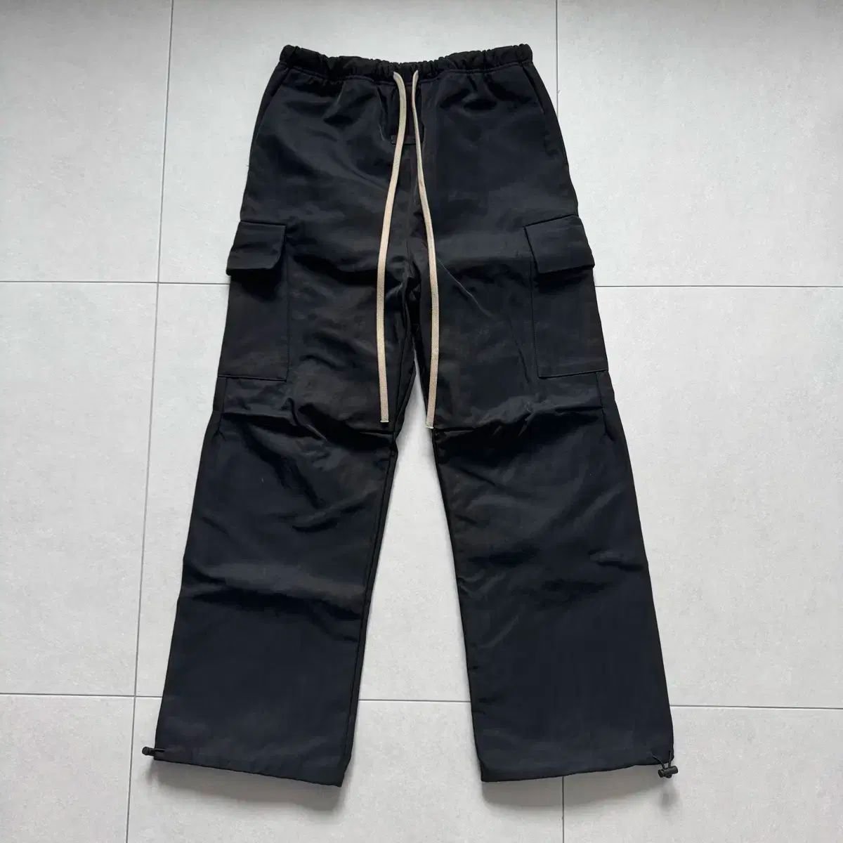 【雷市場（ポンジャン）商品韓国直送】 FEAR OF GOD(フィアオブゴッド) ESSENTIALS(エッセンシャルズ) テクスチャー ナイロン フィールド パンツ 24FW 黒 XS