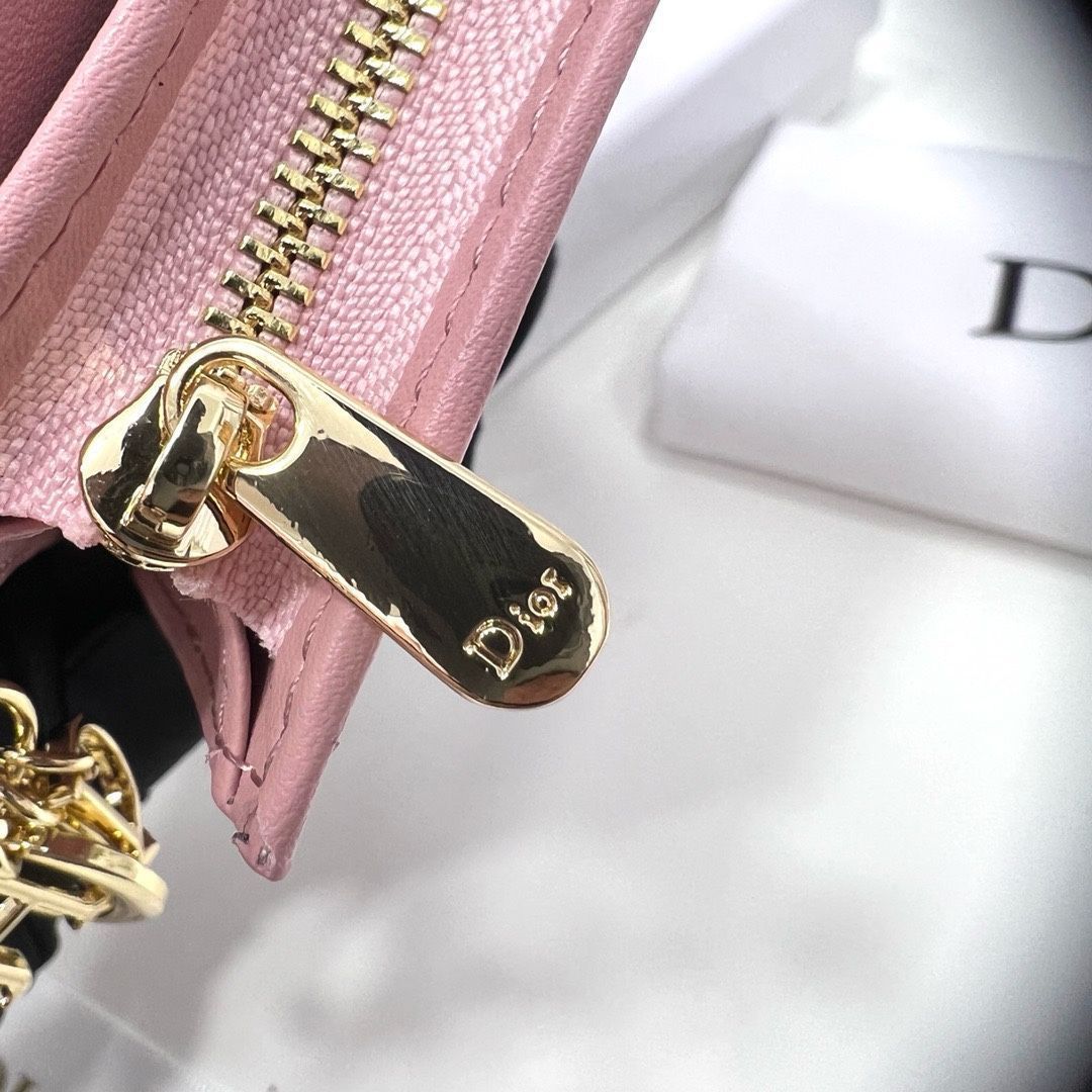 【★国内発送★】DIOR LADY DIOR ミニウォレット 明日着 限定色 チャーム付♪ ロータスウォレット LADY DIOR