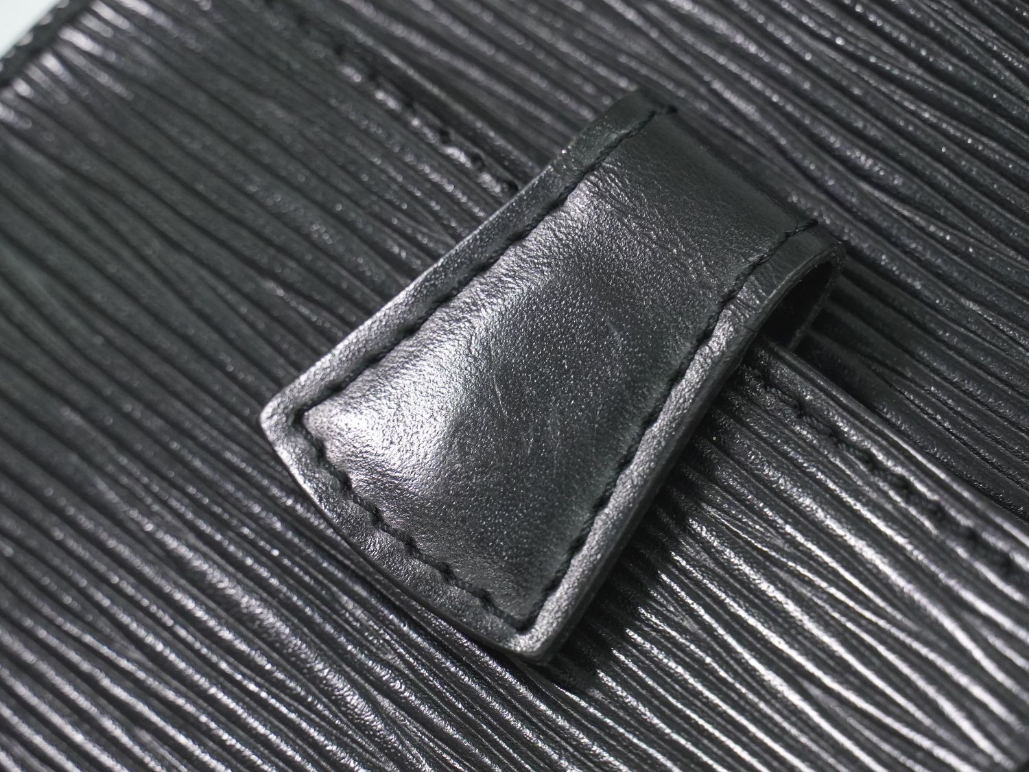 本物 ルイヴィトン LOUIS VUITTON LV シャーウッド エピ レザー ポーチ  