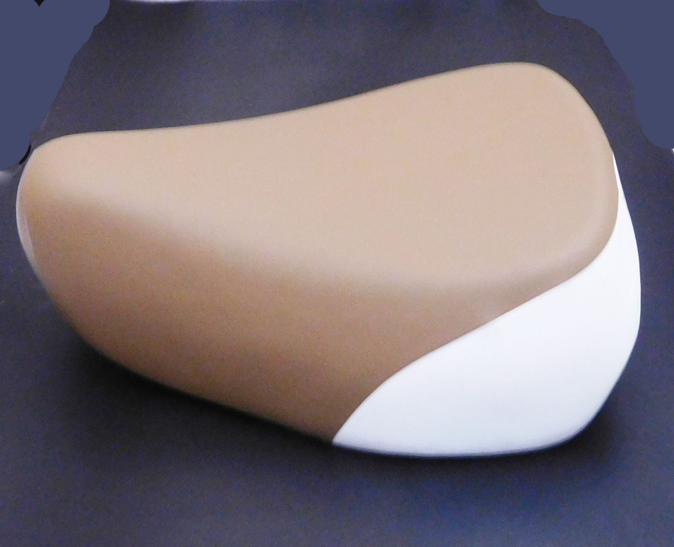 ホワイト×ベージュ