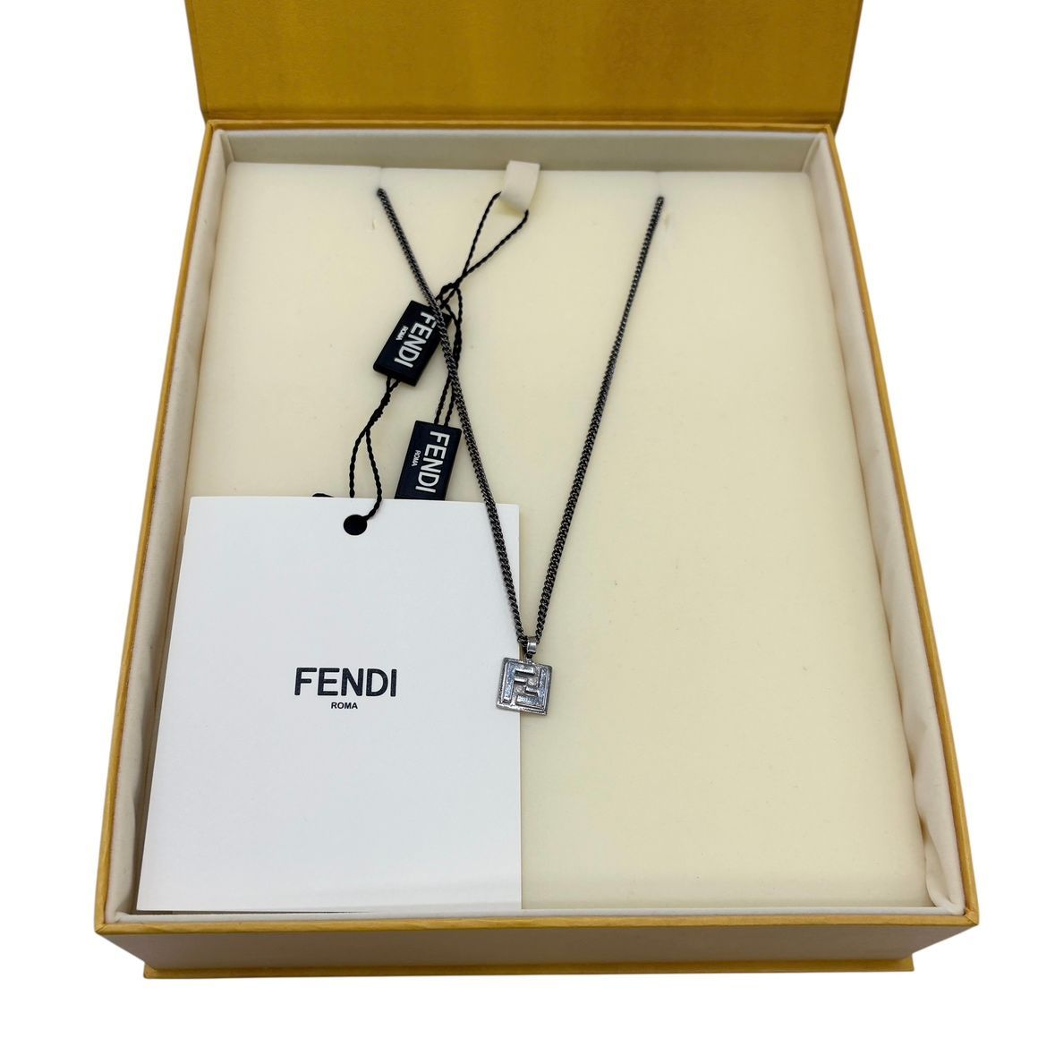 FENDI シルバー ロゴ ネックレス