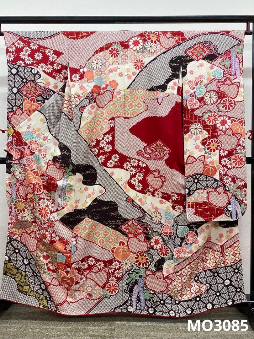 振袖 豪華 相良刺繍 金駒 金彩 紋意匠 染め鹿子 身丈156cm 撥水加工済 振袖 豪華 相良刺繍 金駒 金彩 紋意匠 染め鹿子 身丈156cm 撥水加工済