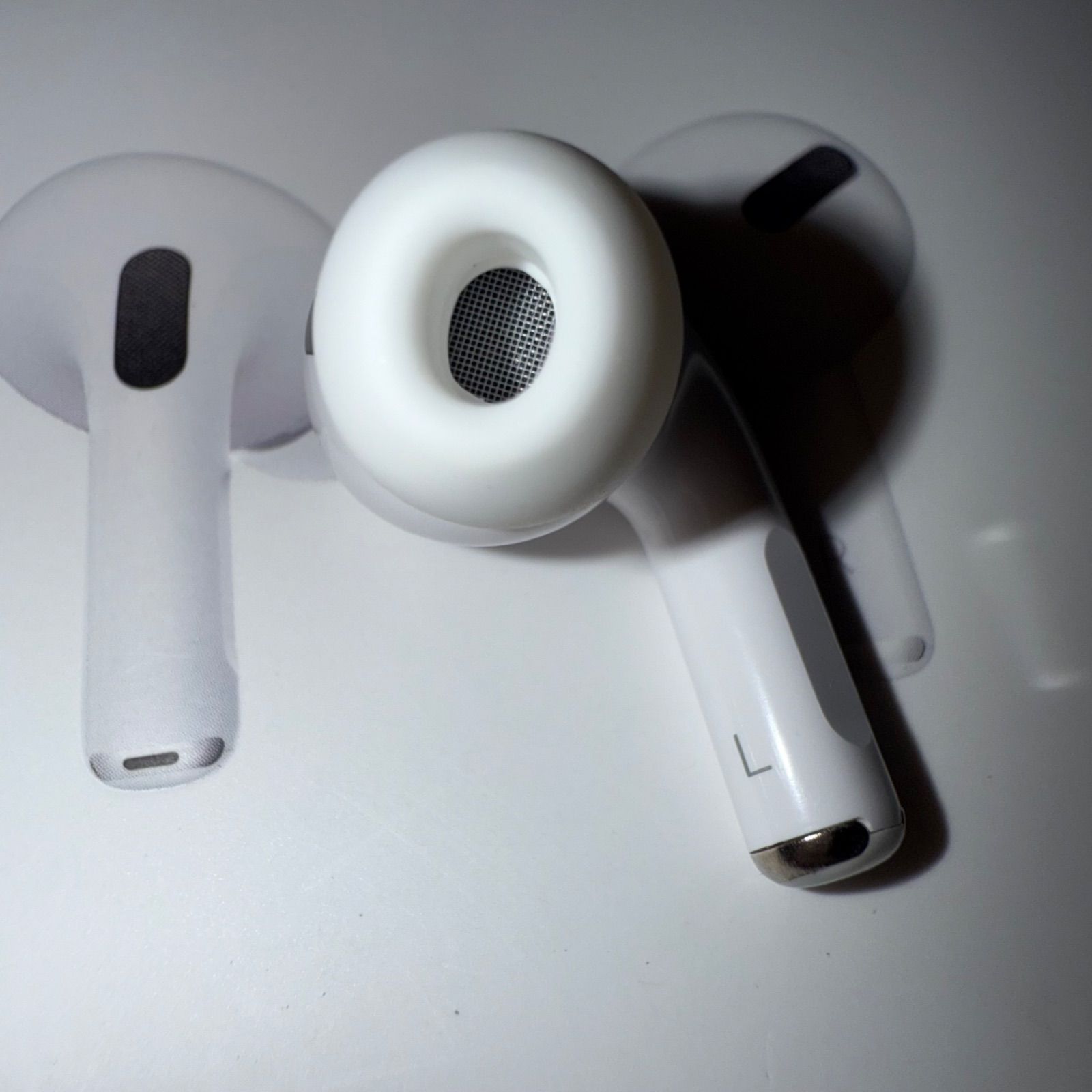 AirPods Pro 2 右耳のみ イヤホン A2698 ZKLM 美品】AirPods Pro 2 右耳のみ イヤホン A2698 - メルカリ