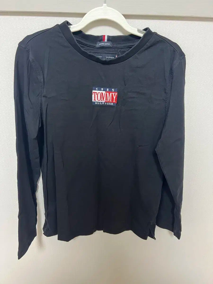 タミ・キッズ 長袖Tシャツ