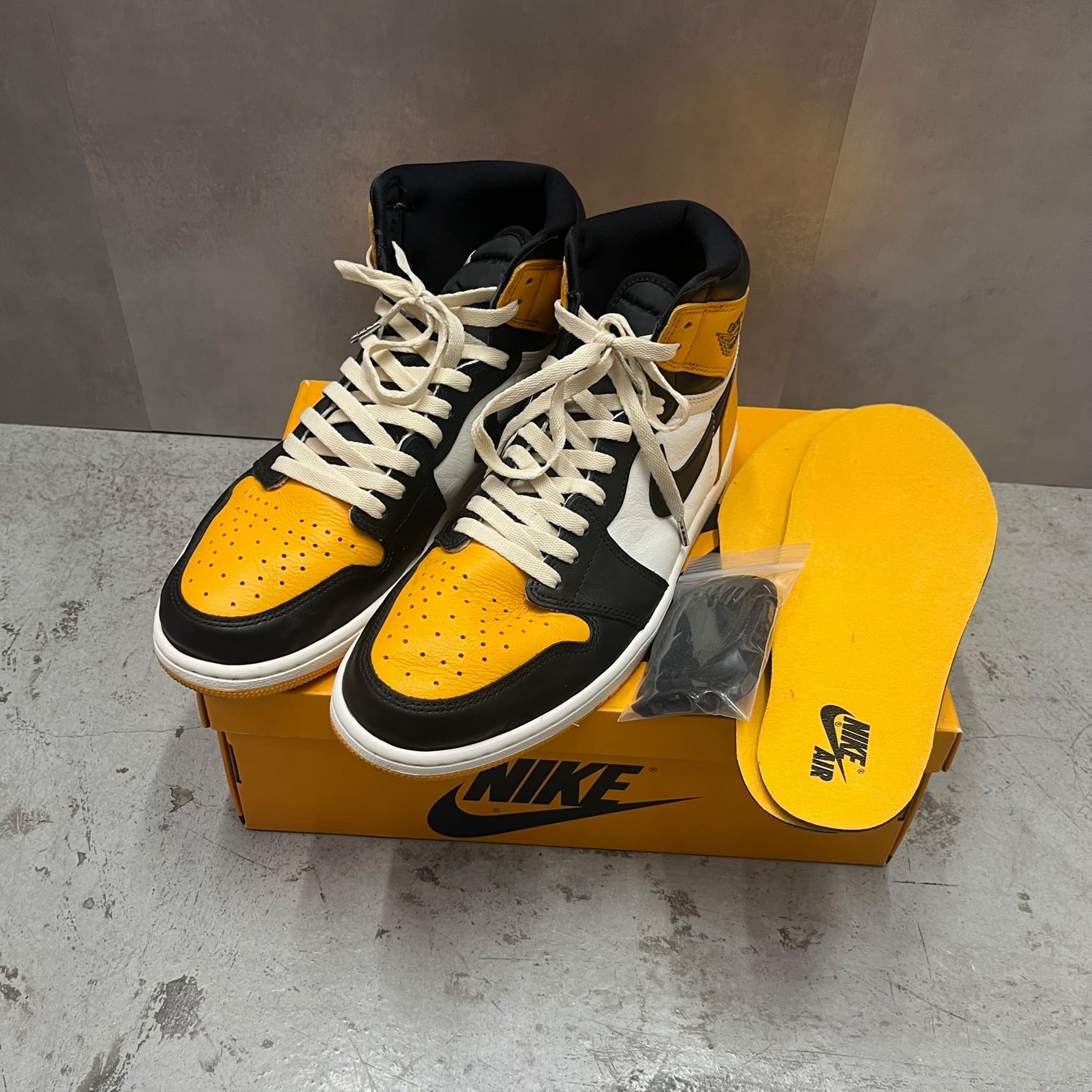 国内正規 Nike Air Jordan 1 Retro High OG Taxi エアジョーダン1 レトロ ハイ OG タクシー スニーカー ナイキ  555088-711 30cm 65693A1 - メルカリ