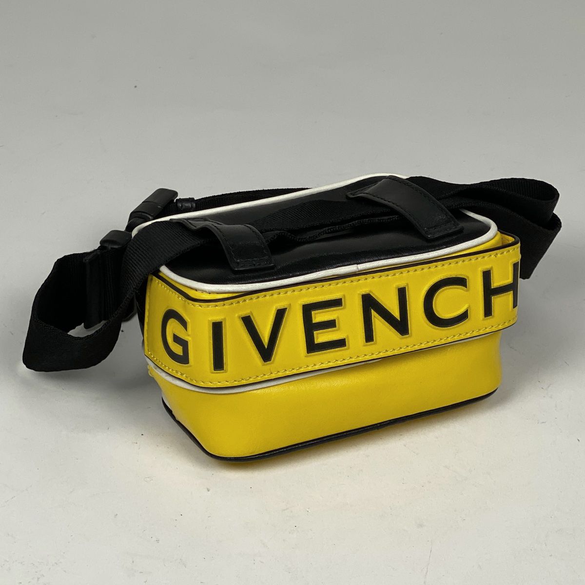 売上実績NO.1 ジバンシィ GIVENCHY ロゴ ボディバッグ ショルダーバッグ バッグ