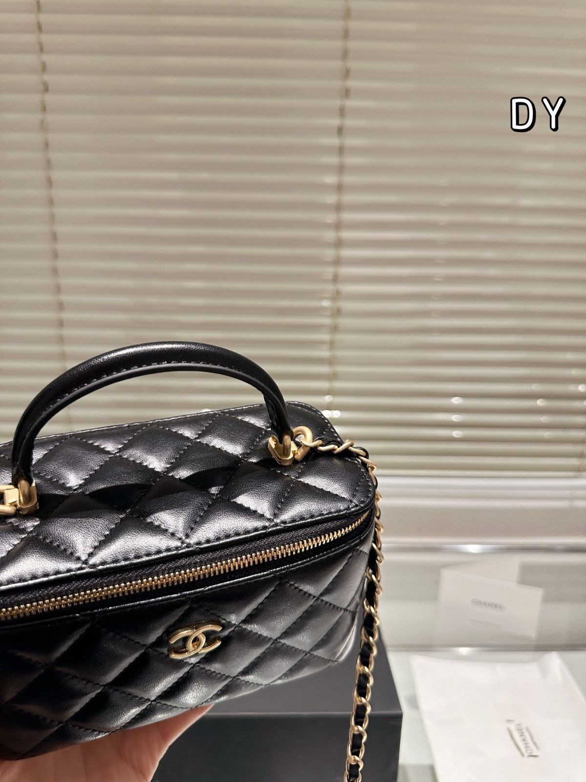 【美品】CHANEL リップスティックケース 20AW 今日特価】CHANEL リップスティックケース ハンドル付き メイク