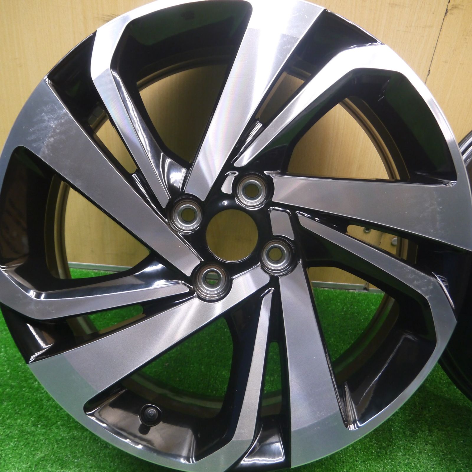 トヨタ ライズ 純正 16in 6J +40 PCD100 195/65R16