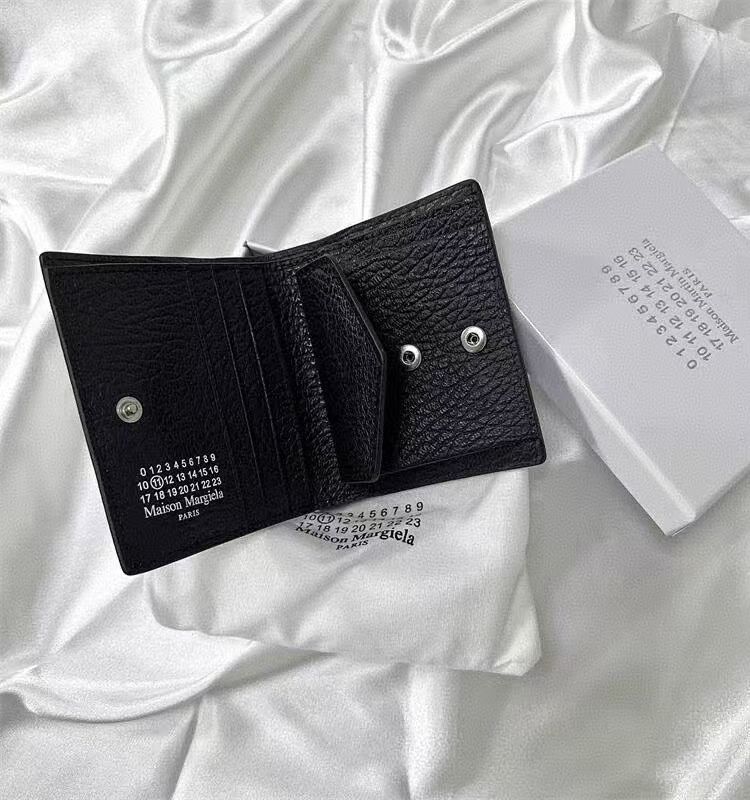 MaisonMargielaマルジェラ 二つ折り財布 グレインレザー MaisonMargielaマルジェラ 二つ折り財布 グレインレザー - メルカリ