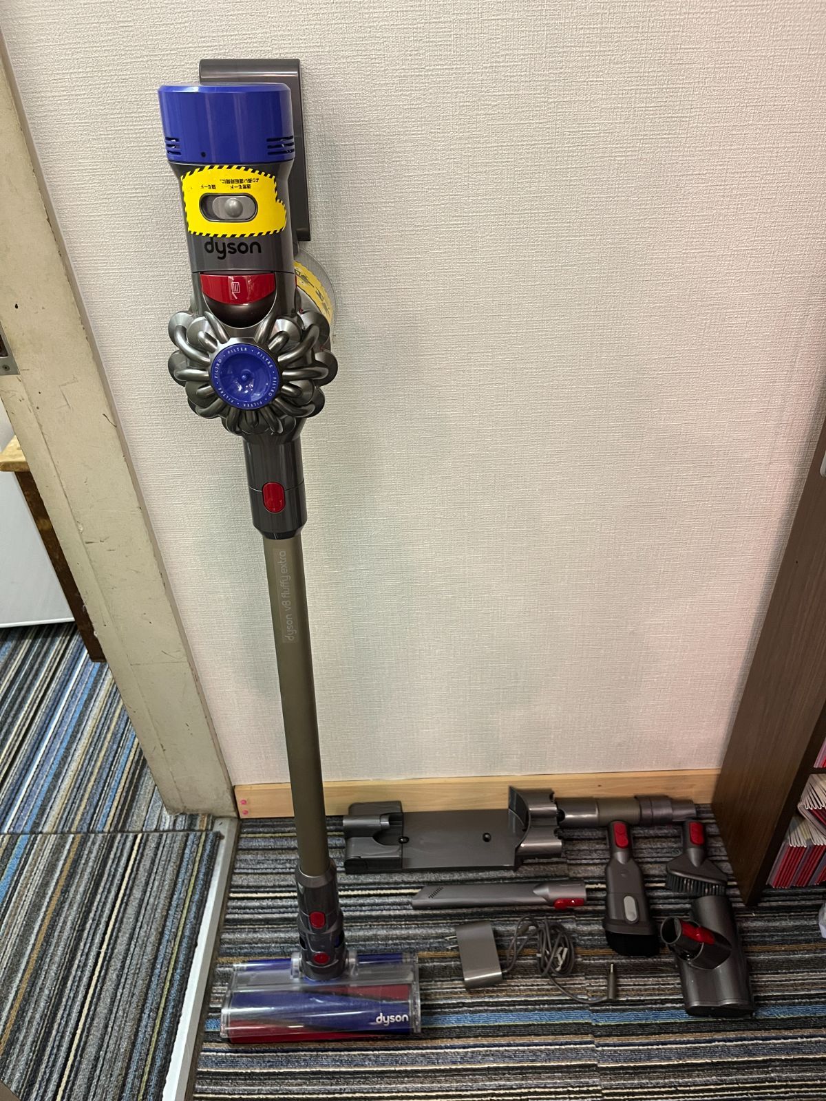 Dyson ダイソン 掃除機 【v8 fluffy extra】（コードレス